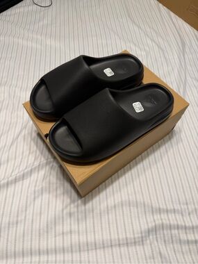 adidas YEEZY Slide in Black